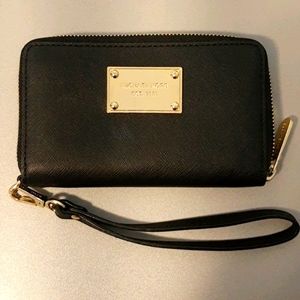 Michael Kors Essential Zip Wallet Black Zaffiano